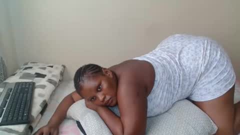 bootydarkebony_ online show from May 9, 2026, 11:15 am