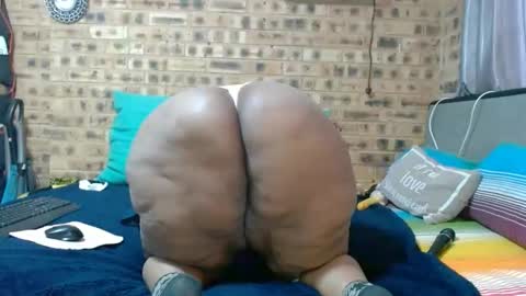 bootytwerkxxx online show from May 20, 2026, 6:52 am