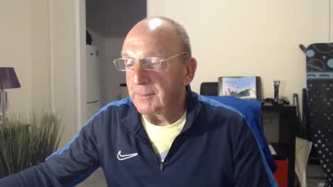 Snapshot of boppy21 chatting on October 8, 2025, 8:17 pm Boppy21 online show from October 8, 2025, 8:17 pm