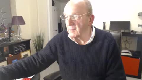 Snapshot of boppy21 chatting on January 18, 2026, 8:34 pm Boppy21 online show from January 18, 2026, 8:34 pm