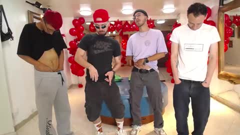 THOMAS AND DAMIAND online show from February 22, 2025, 5:34 am