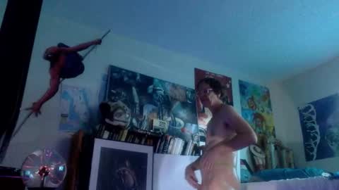 Bottomboo7 online show from November 20, 2025, 2:28 pm