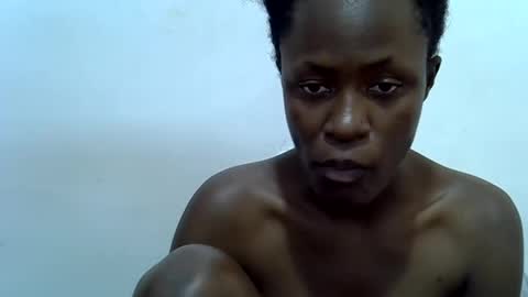 bouncy_vee online show from June 3, 2026, 11:57 am