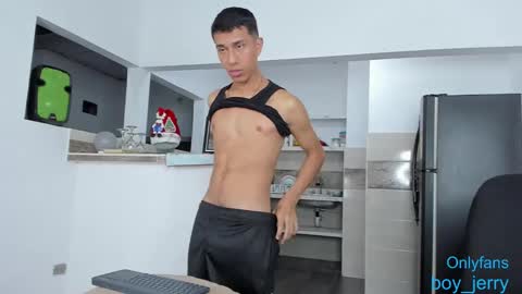 Snapshot of boy_jerry chatting on December 19, 2024, 4:23 am boy_jerry online show from December 19, 2024, 4:23 am