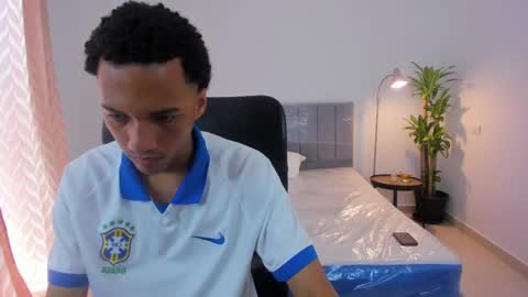 Snapshot of boy_master77 chatting on February 17, 2025, 6:15 pm boy_master77 online show from February 17, 2025, 6:15 pm