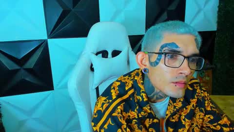 boy_tatto77 online show from December 20, 2025, 6:37 pm