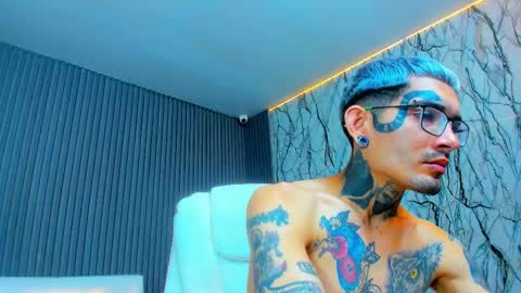 boy_tatto77 online show from February 18, 2026, 6:04 pm