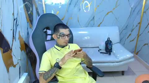 boy_tatto77 online show from June 30, 2026, 12:44 am