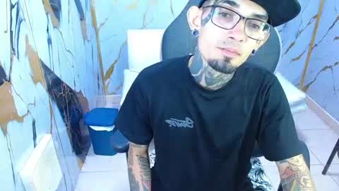 boy_tatto77 online show from July 22, 2026, 1:52 am