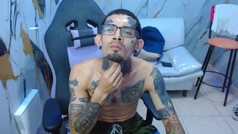 boy_tatto777 online show from May 15, 2026, 1:29 pm
