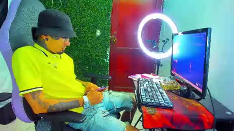 boy_tatto777 online show from July 25, 2026, 2:53 am