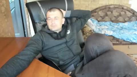 BoyApollon online show from April 11, 2026, 6:07 am