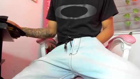 Snapshot of boyhornysex55 chatting on November 4, 2025, 12:21 am boyhornysex55 online show from November 4, 2025, 12:21 am