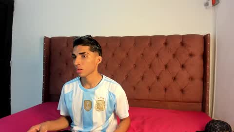 Snapshot of boys_hotparty chatting on September 27, 2025, 1:05 pm ALEX - TAYLER -MIKE online show from September 27, 2025, 1:05 pm