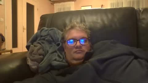 bozo81 online show from November 15, 2025, 6:00 am