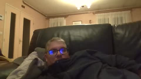 bozo81 online show from November 19, 2025, 7:03 pm