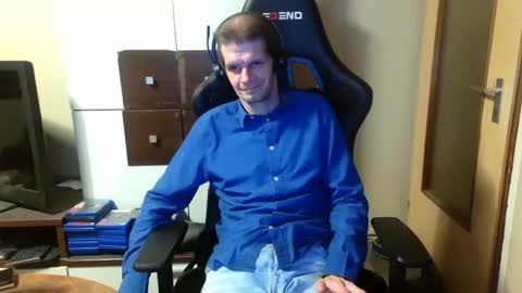 bponie1 online show from December 14, 2024, 2:12 am