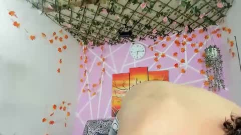 bradboyhot06 online show from December 16, 2025, 9:09 pm