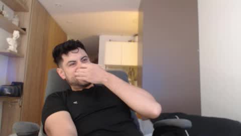 Snapshot of bradley_muscle chatting on October 24, 2025, 6:37 pm Bradley online show from October 24, 2025, 6:37 pm