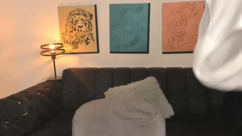 bradleymartin7 online show from May 24, 2026, 11:37 am