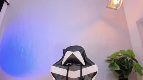 Snapshot of brand_collins chatting on March 29, 2026, 4:18 pm Brand online show from March 29, 2026, 4:18 pm