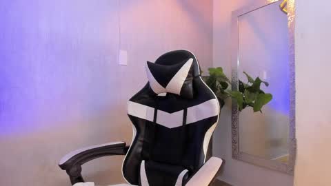 Snapshot of brand_collins chatting on April 10, 2026, 11:37 am Brand online show from April 10, 2026, 11:37 am