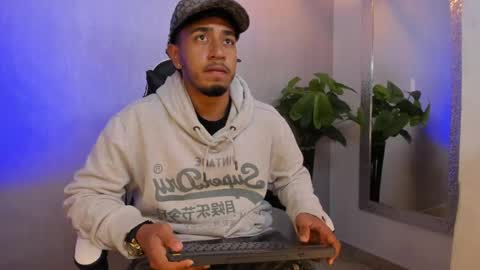 Snapshot of brand_collins chatting on April 15, 2026, 12:01 pm Brand online show from April 15, 2026, 12:01 pm