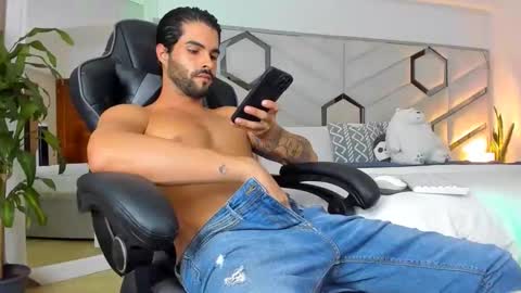 Snapshot of brandonandnat chatting on December 9, 2024, 9:05 pm Brandon and Nath online show from December 9, 2024, 9:05 pm