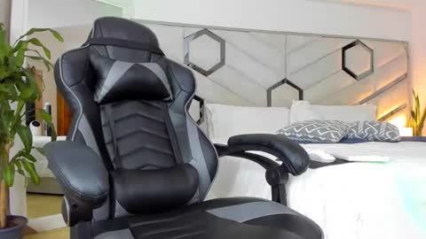 Snapshot of brandonandnat chatting on December 10, 2024, 10:16 pm Brandon and Nath online show from December 10, 2024, 10:16 pm