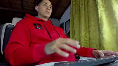 Snapshot of brandonlavitt chatting on December 17, 2024, 10:12 am Brandon Lavitt online show from December 17, 2024, 10:12 am