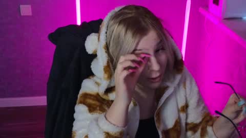 Belle  online show from January 29, 2025, 3:33 am