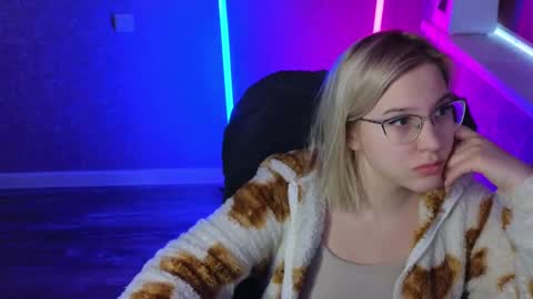 Belle  online show from February 17, 2025, 5:25 am