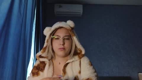 Belle  online show from October 6, 2025, 7:39 am