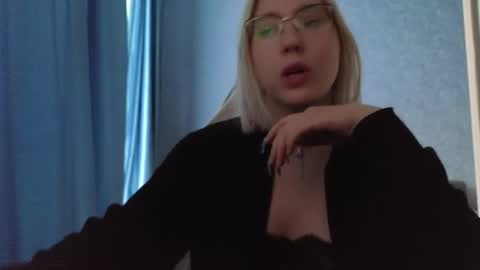 Belle  online show from October 20, 2025, 5:52 am