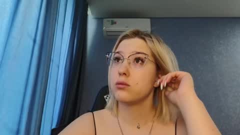Belle  online show from May 28, 2026, 4:43 am
