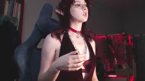 Snapshot of brandy_queen chatting on December 11, 2024, 5:26 pm Aurorabut ur dad just calls me Rory online show from December 11, 2024, 5:26 pm