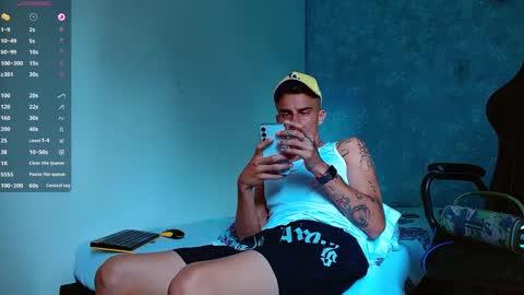 Snapshot of bray_hotboy chatting on December 28, 2024, 7:22 pm Bray Hotboy online show from December 28, 2024, 7:22 pm