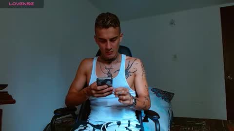 Snapshot of bray_hotboy chatting on November 1, 2025, 1:35 pm Bray Hotboy online show from November 1, 2025, 1:35 pm