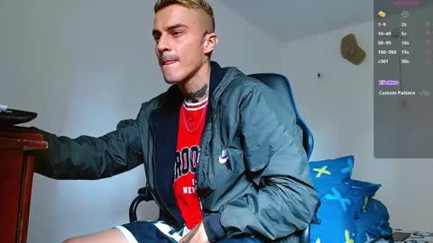 Snapshot of bray_hotboy chatting on November 16, 2025, 3:28 pm Bray Hotboy online show from November 16, 2025, 3:28 pm