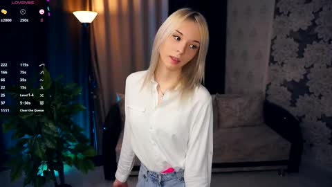 Snapshot of breckbunyard chatting on February 19, 2025, 4:11 pm Mia Bunyard online show from February 19, 2025, 4:11 pm