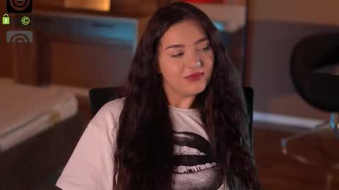 Snapshot of breezybabe23 chatting on September 11, 2025, 4:12 am Leah online show from September 11, 2025, 4:12 am