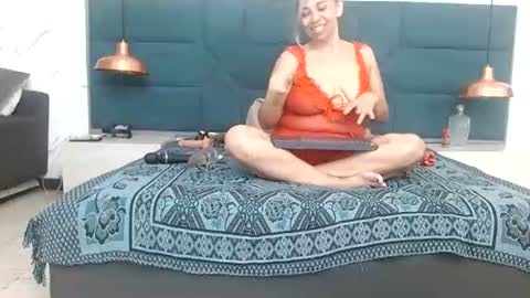 BRENDA VELASQUEZ online show from June 20, 2026, 6:22 pm