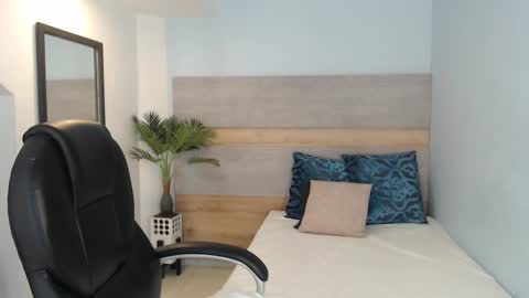 Brenda online show from September 19, 2025, 2:02 am