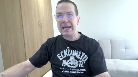 Snapshot of brettdj chatting on April 3, 2026, 6:33 am Brett online show from April 3, 2026, 6:33 am