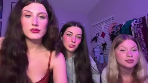 Snapshot of briadominick chatting on October 2, 2025, 1:23 am Brianna3 online show from October 2, 2025, 1:23 am