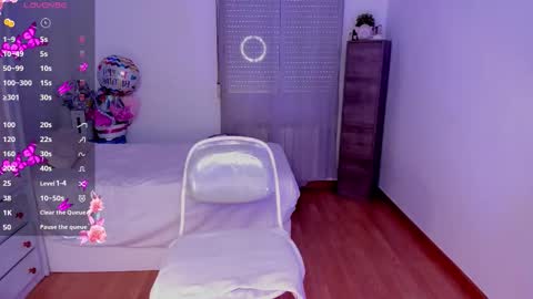 Snapshot of briana_walker chatting on October 8, 2025, 10:46 am briana online show from October 8, 2025, 10:46 am