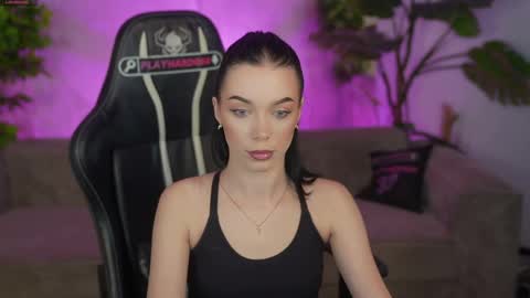 Snapshot of bright_diamonds_054 chatting on May 4, 2026, 6:42 am Diamonds Girls online show from May 4, 2026, 6:42 am