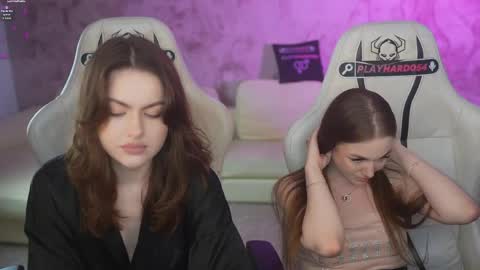 Snapshot of bright_diamonds_054 chatting on May 22, 2026, 2:33 pm Diamonds Girls online show from May 22, 2026, 2:33 pm