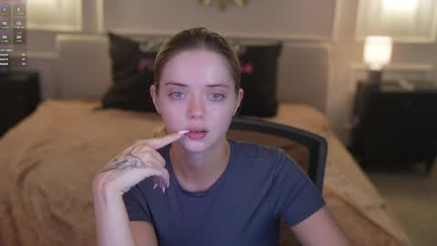 Snapshot of bright_diamonds_054 chatting on May 25, 2026, 7:47 am Diamonds Girls online show from May 25, 2026, 7:47 am