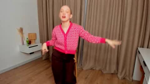 Bella online show from December 16, 2025, 8:14 pm